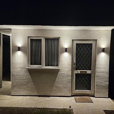 Modern Studio In Greenford, Free Wifi, Parking & Streaming Services อีลลิง ภายนอก รูปภาพ