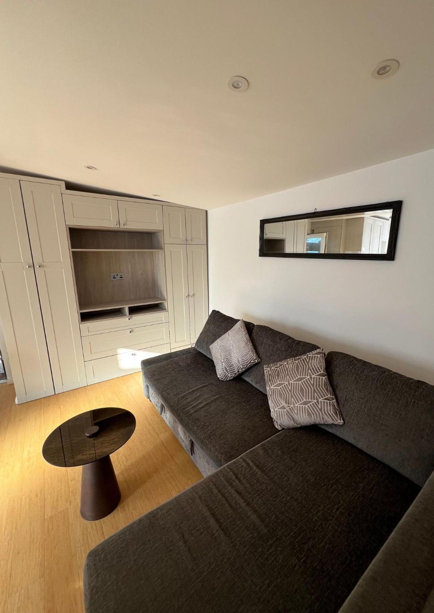 Modern Studio In Greenford, Free Wifi, Parking & Streaming Services อีลลิง ภายนอก รูปภาพ