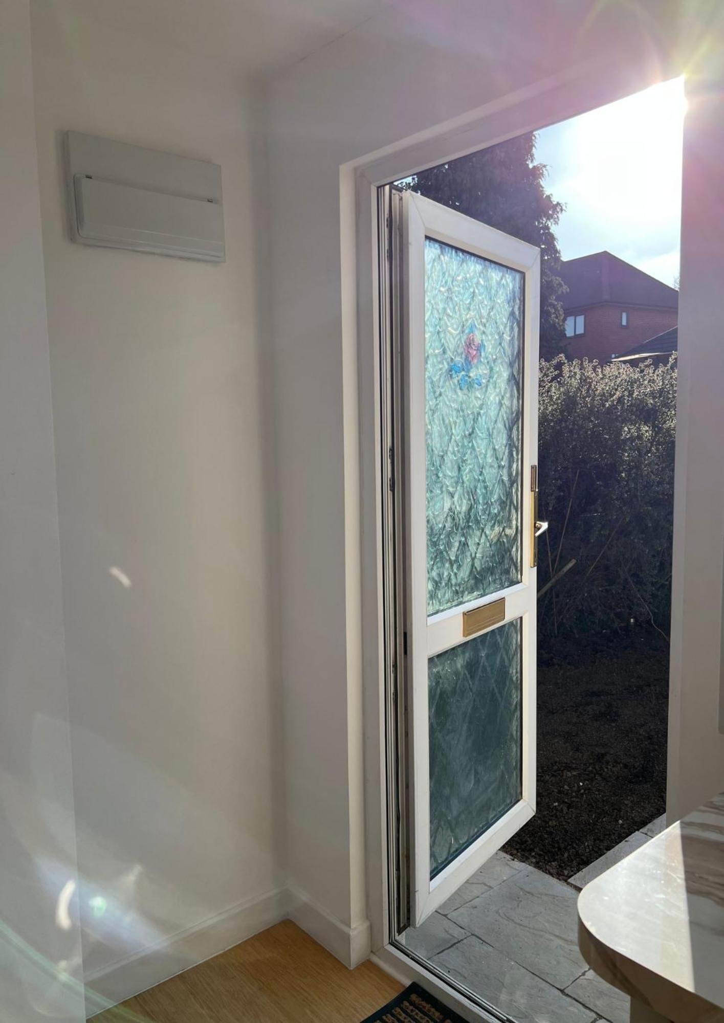 Modern Studio In Greenford, Free Wifi, Parking & Streaming Services อีลลิง ภายนอก รูปภาพ