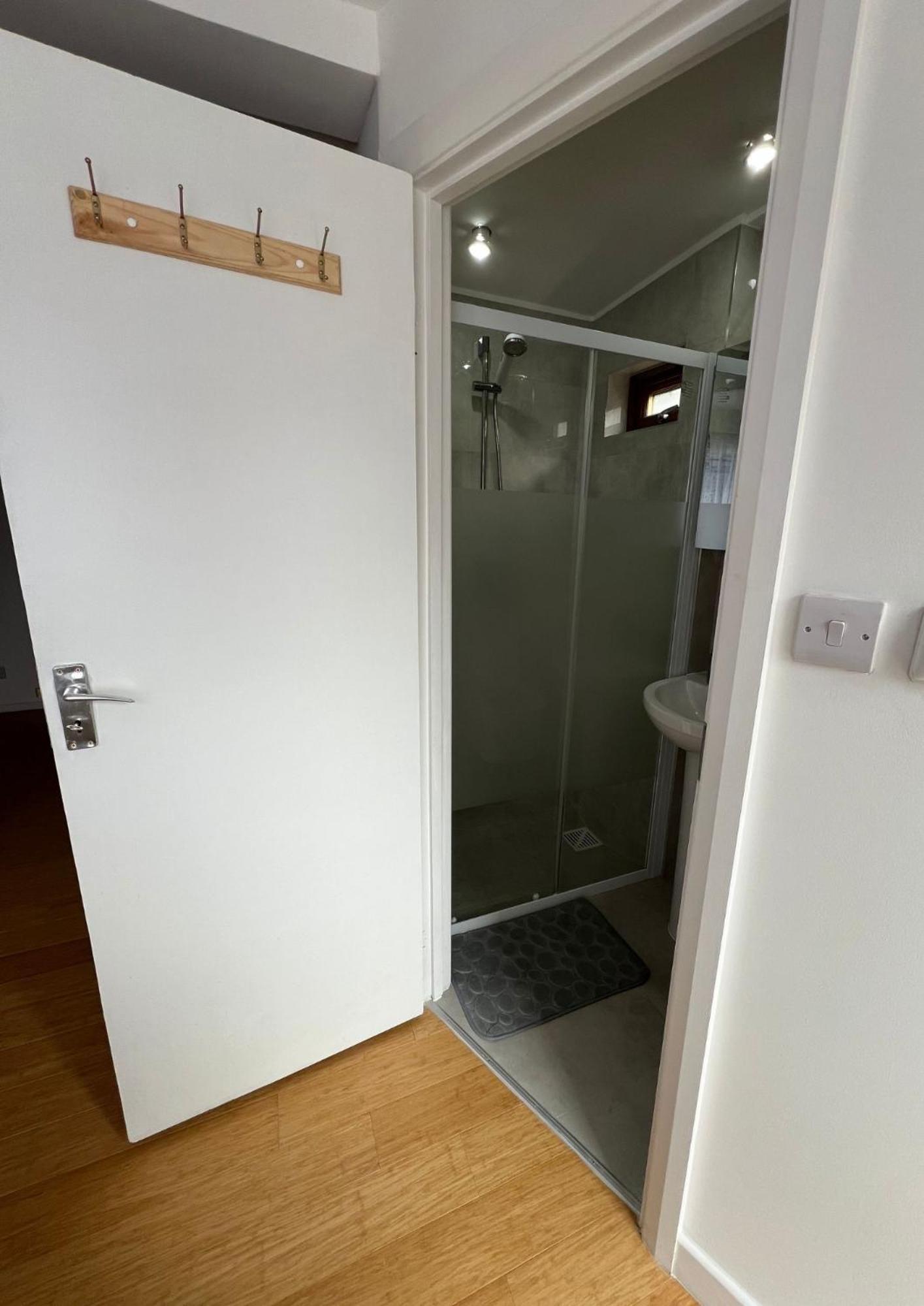 Modern Studio In Greenford, Free Wifi, Parking & Streaming Services อีลลิง ภายนอก รูปภาพ