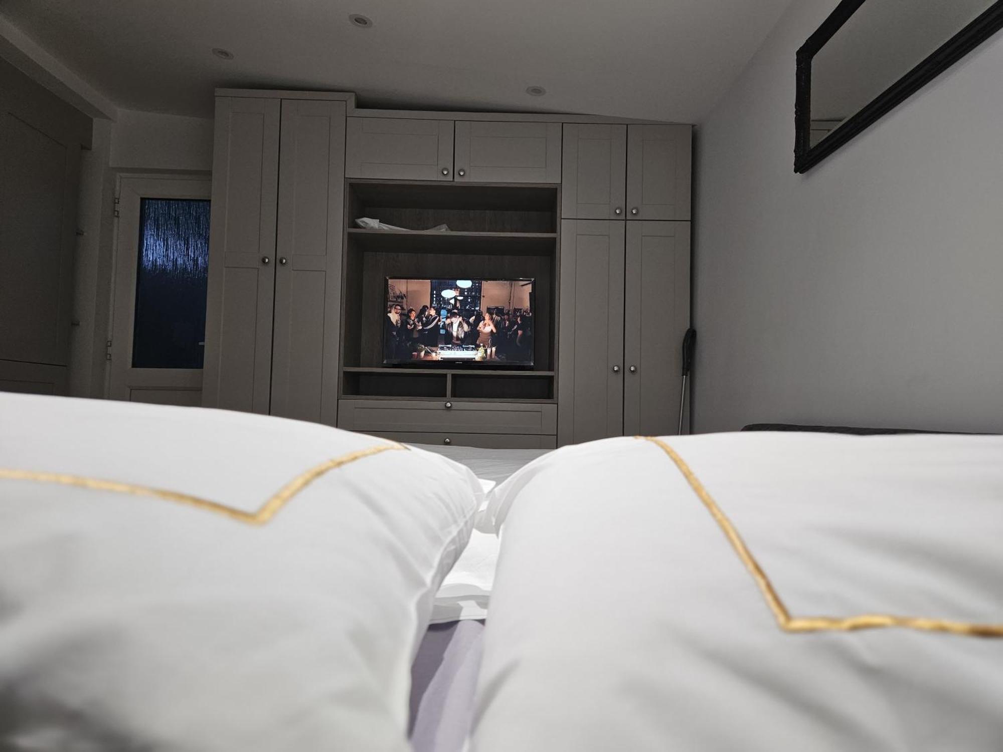 Modern Studio In Greenford, Free Wifi, Parking & Streaming Services อีลลิง ภายนอก รูปภาพ