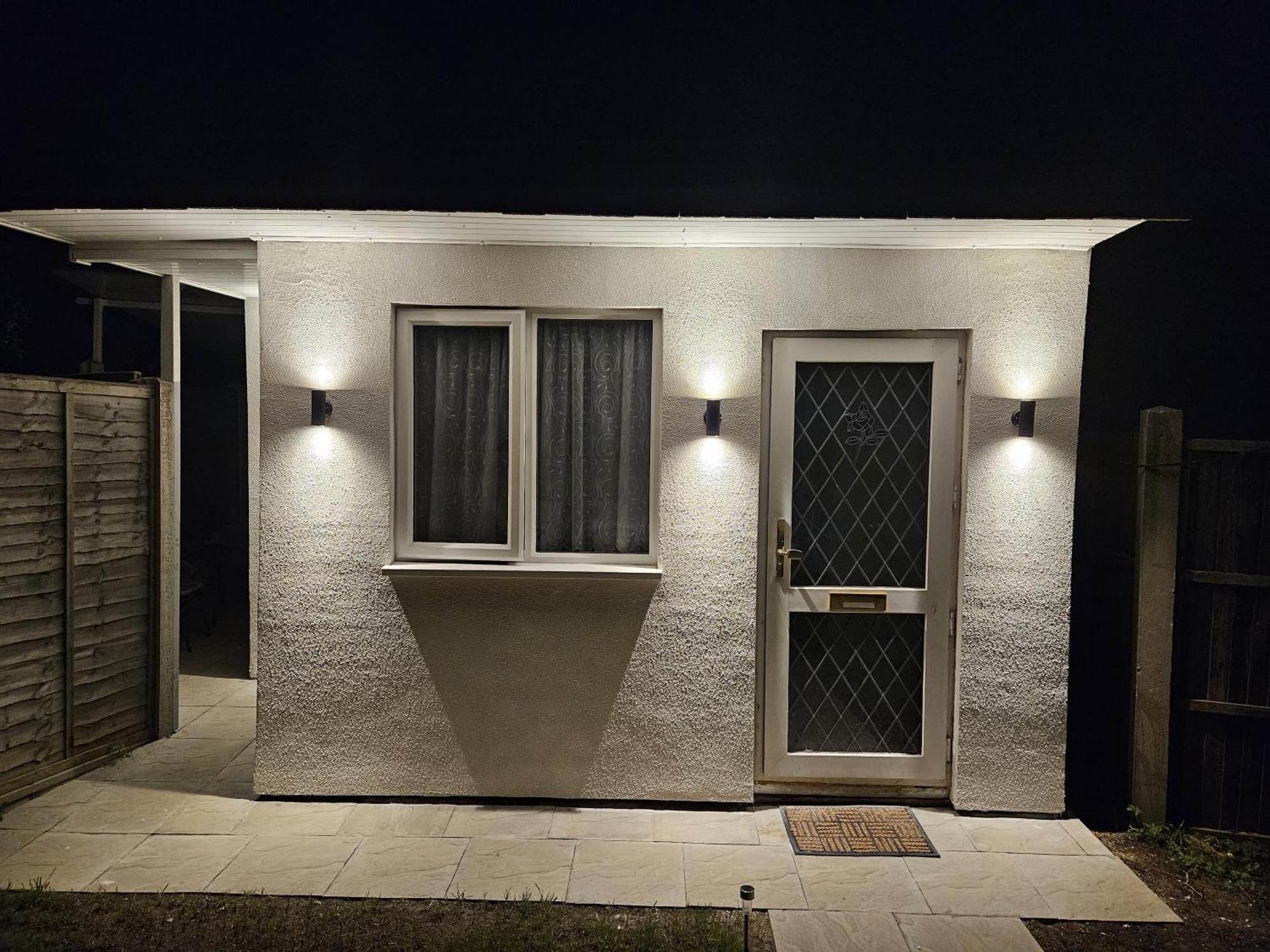 Modern Studio In Greenford, Free Wifi, Parking & Streaming Services อีลลิง ภายนอก รูปภาพ